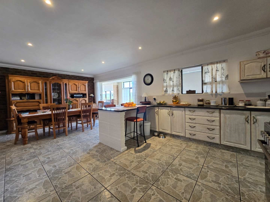 4 Bedroom Property for Sale in Stilbaai Wes Western Cape